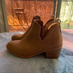 Tan ankle boots, size 6